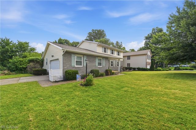 2681 Country Squire Street NW, Uniontown, OH 44685