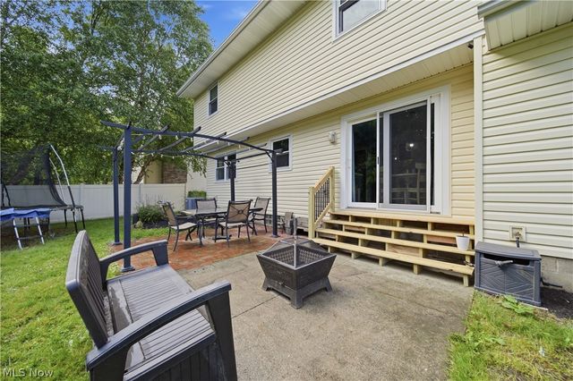 2681 Country Squire Street NW, Uniontown, OH 44685