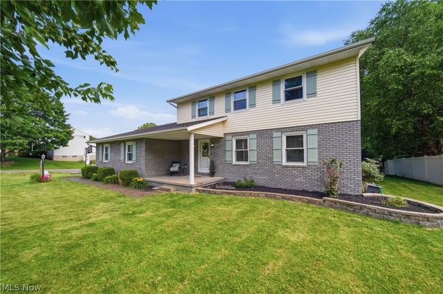 2681 Country Squire Street NW, Uniontown, OH 44685