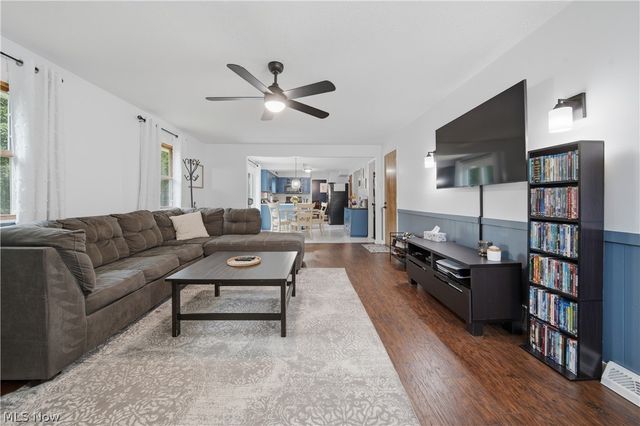 2681 Country Squire Street NW, Uniontown, OH 44685