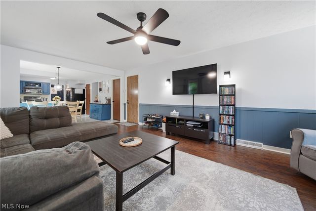 2681 Country Squire Street NW, Uniontown, OH 44685