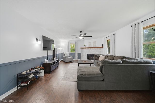 2681 Country Squire Street NW, Uniontown, OH 44685