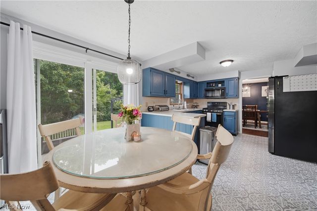 2681 Country Squire Street NW, Uniontown, OH 44685