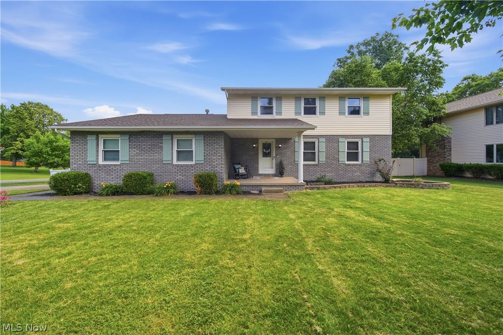 2681 Country Squire Street NW, Uniontown, OH 44685