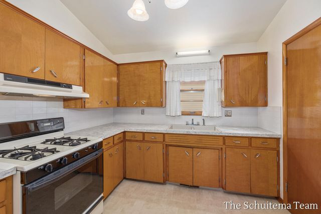 1824 Blandford Avenue Sw, City Of Wyoming, MI 49519