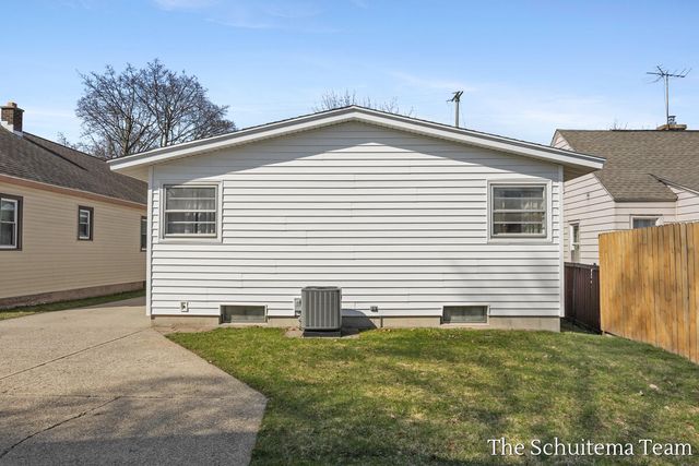 1824 Blandford Avenue Sw, City Of Wyoming, MI 49519