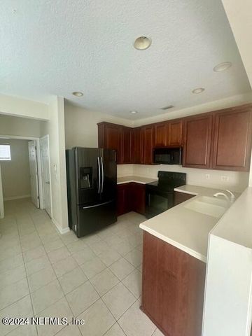 4225 CROWNWOOD Drive, Jacksonville, FL 32216