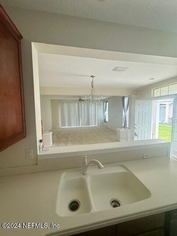 4225 CROWNWOOD Drive, Jacksonville, FL 32216