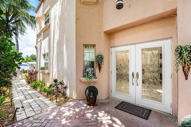 19 Hendricks Isle, Fort Lauderdale, FL 33301