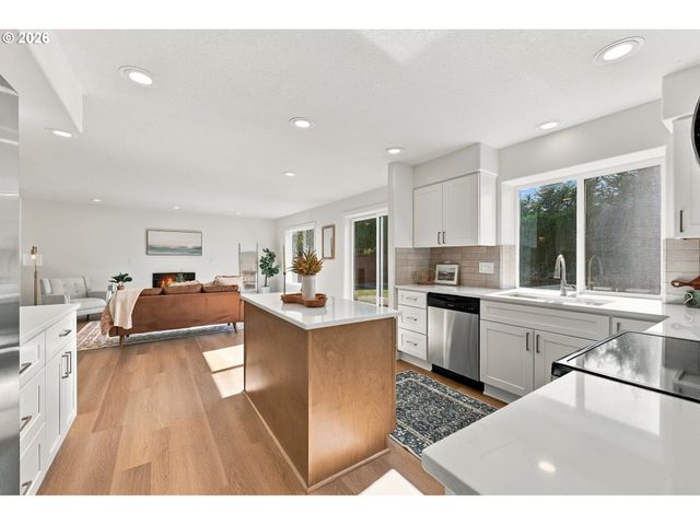 970 Sw 26TH St, Troutdale, OR 97060
