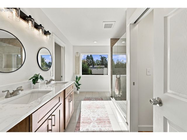 970 Sw 26TH St, Troutdale, OR 97060