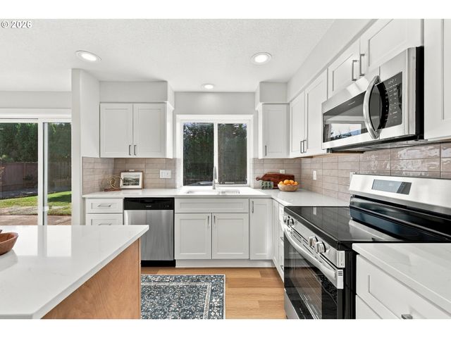 970 Sw 26TH St, Troutdale, OR 97060