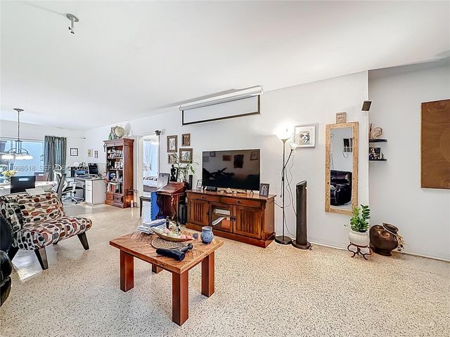 8347 E Dixie Hwy, Miami, FL 33138