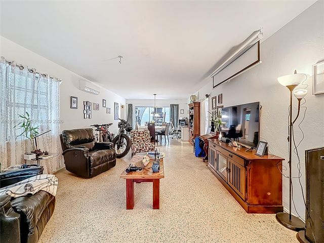 8347 E Dixie Hwy, Miami, FL 33138