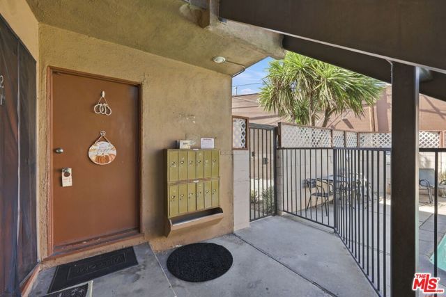 2540 S Barrington Avenue, Los Angeles, CA 90064