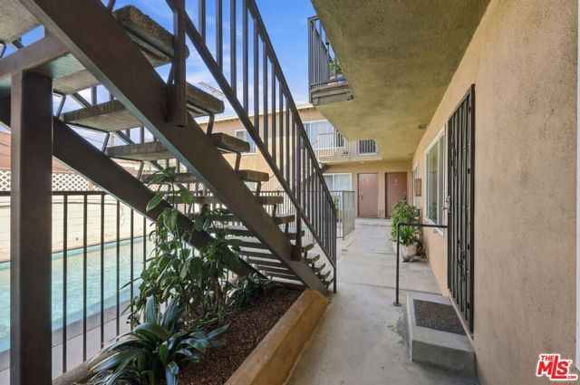 2540 S Barrington Avenue, Los Angeles, CA 90064