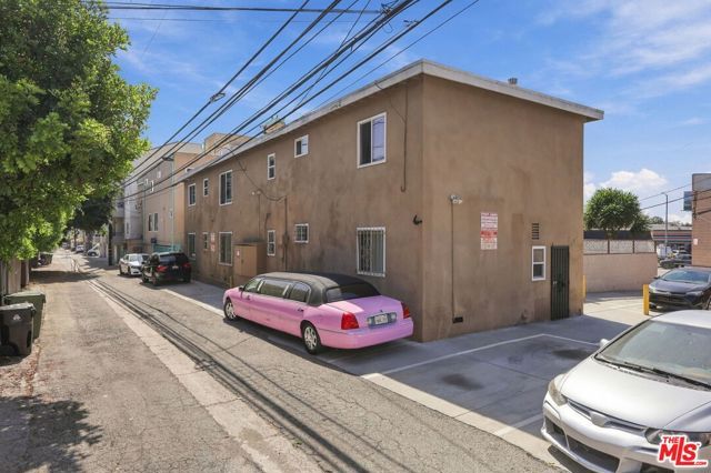 2540 S Barrington Avenue, Los Angeles, CA 90064