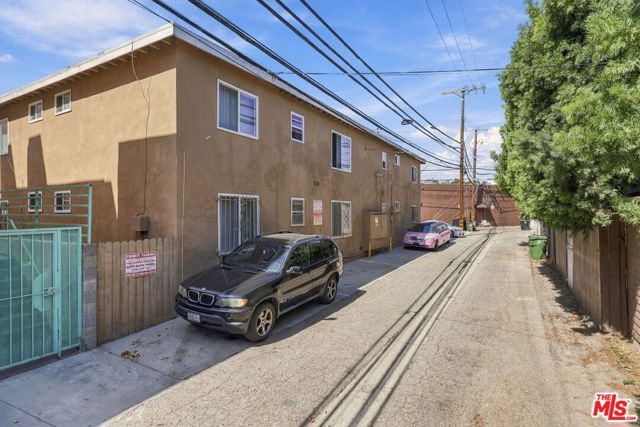 2540 S Barrington Avenue, Los Angeles, CA 90064