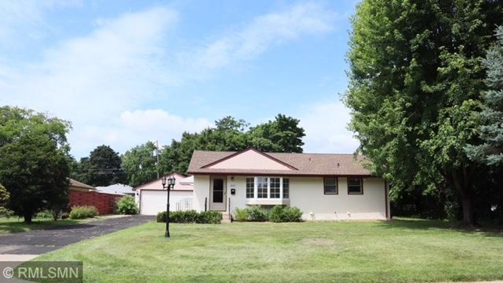 6007 Vincent Avenue N, Brooklyn Center, MN 55430