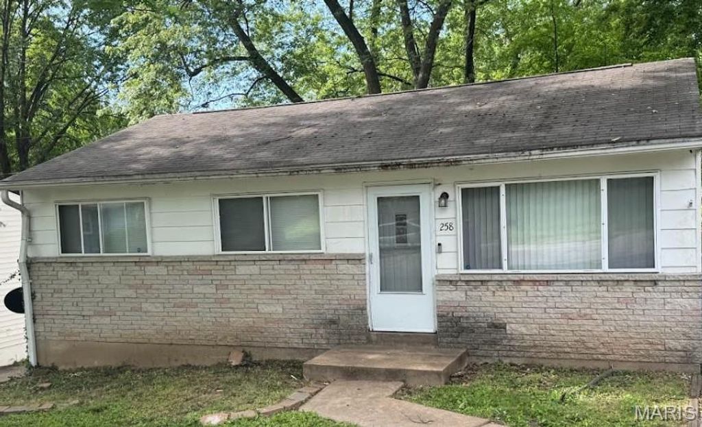 258 Becker Drive, Hazelwood, MO 63135