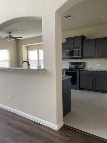 159 Plantain DR, Hutto, TX 78634