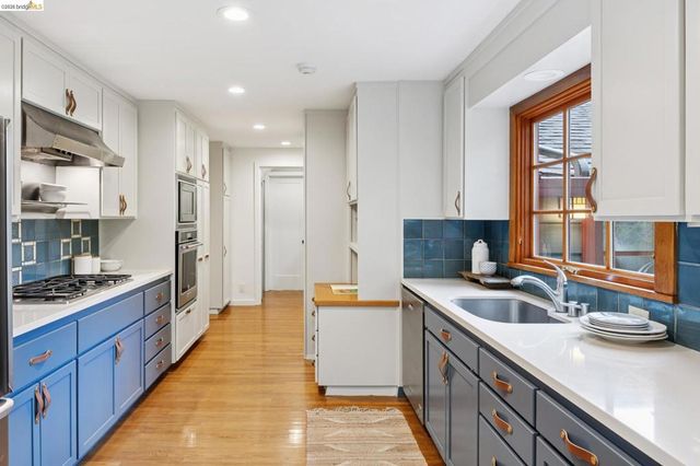 18 Arlington Ct, Kensington, CA 94707