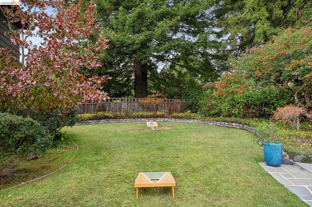 18 Arlington Ct, Kensington, CA 94707