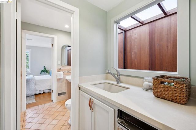 18 Arlington Ct, Kensington, CA 94707