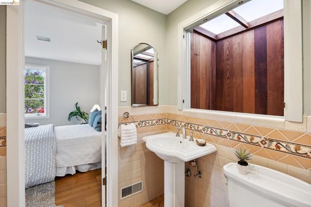 18 Arlington Ct, Kensington, CA 94707