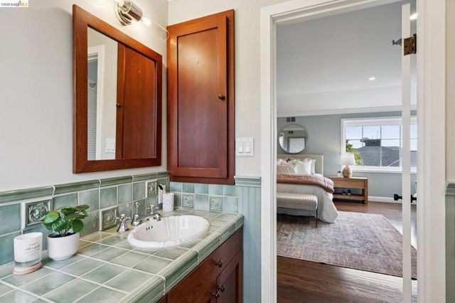 18 Arlington Ct, Kensington, CA 94707