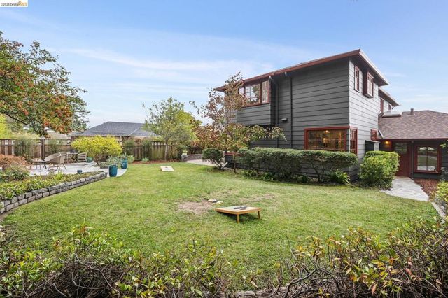 18 Arlington Ct, Kensington, CA 94707