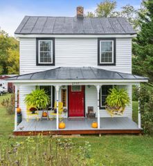 2757 BROWNSBURG TPKE, Raphine, VA 24472