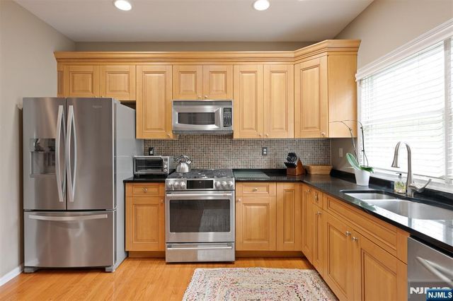 15 Riga Court, Scotch Plains, NJ 07076