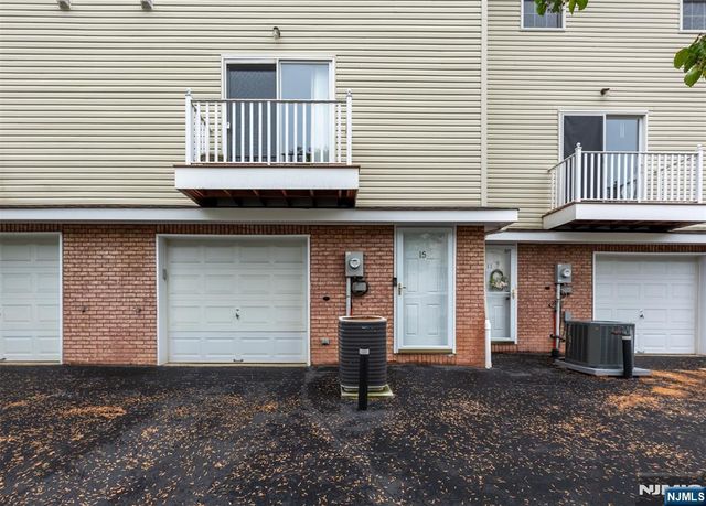 15 Riga Court, Scotch Plains, NJ 07076