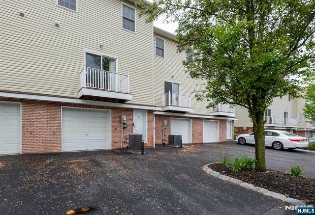 15 Riga Court, Scotch Plains, NJ 07076