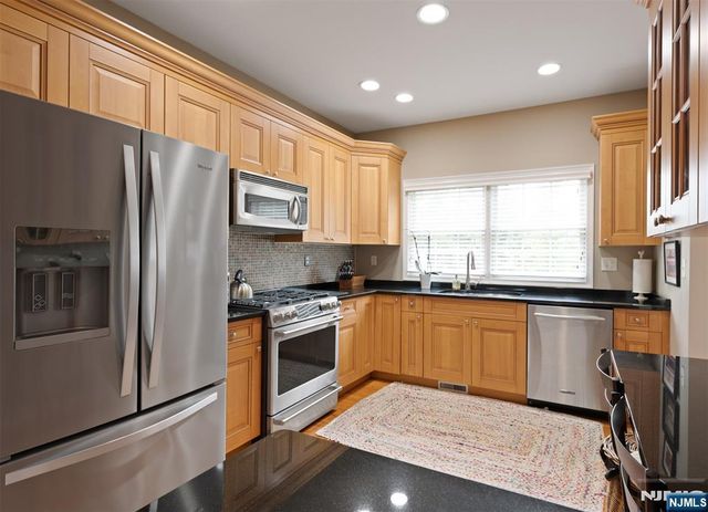 15 Riga Court, Scotch Plains, NJ 07076