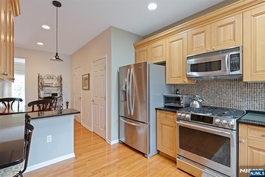 15 Riga Court, Scotch Plains, NJ 07076