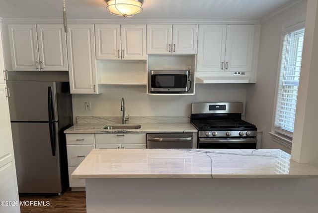 22 Manor Drive 205, Red Bank, NJ 07701