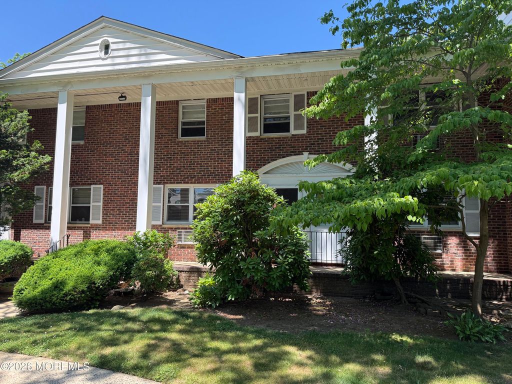22 Manor Drive 205, Red Bank, NJ 07701