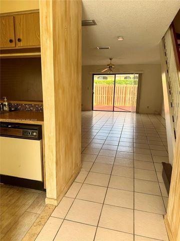 2700 S Oakland Forest Dr 303, Oakland Park, FL 33309