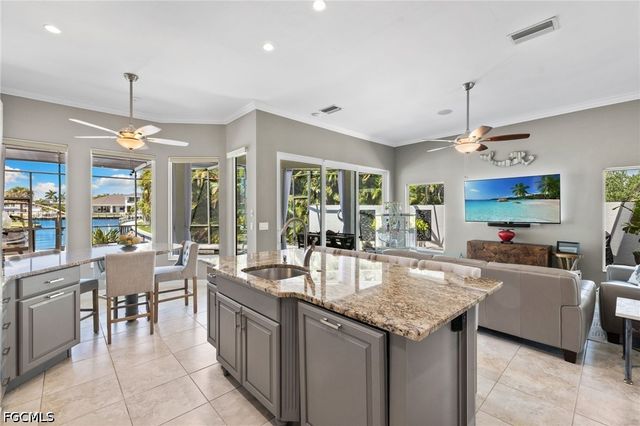 5234 Savoy CT, Cape Coral, FL 33904