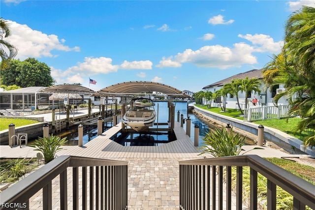 5234 Savoy CT, Cape Coral, FL 33904