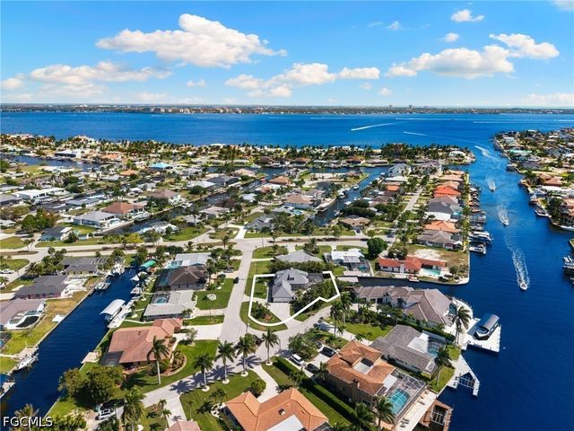 5234 Savoy CT, Cape Coral, FL 33904