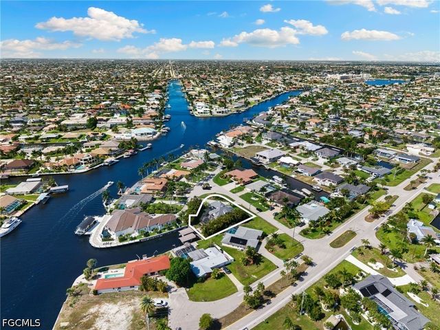 5234 Savoy CT, Cape Coral, FL 33904