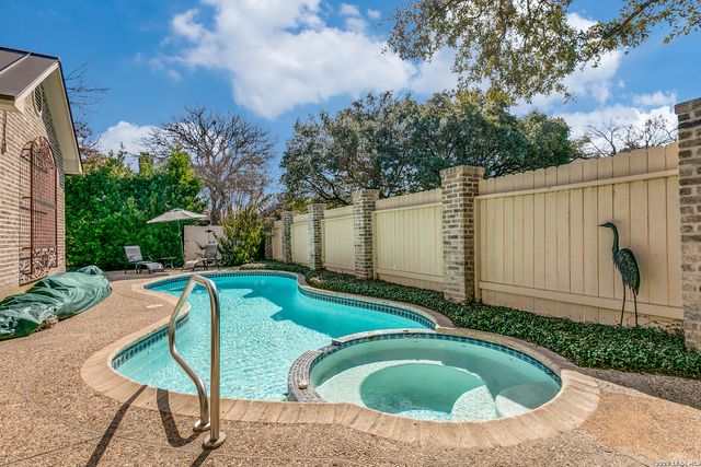 2 Cheltenham, San Antonio, TX 78218