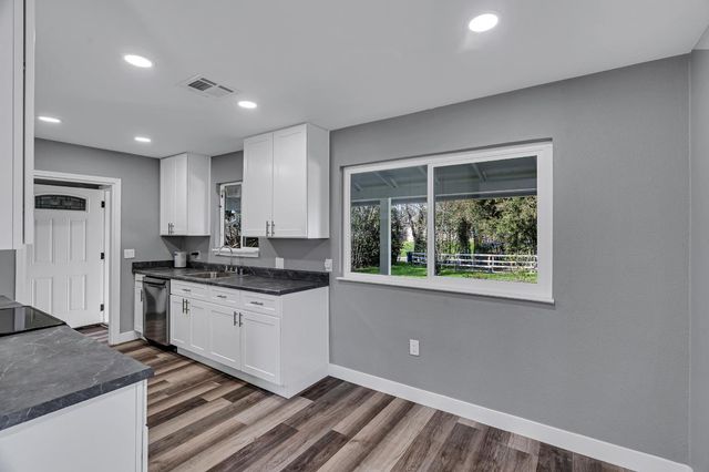 7408 Westgate Dr, Citrus Heights, CA 95610