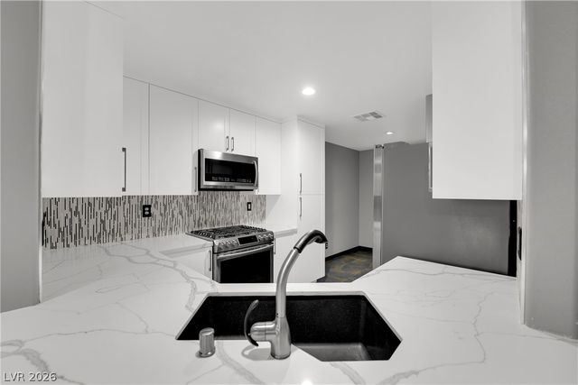 9074 Hombard Avenue, Las Vegas, NV 89148