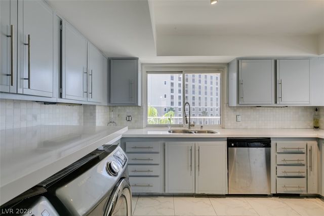 205 East Harmon Avenue 511, Las Vegas, NV 89169