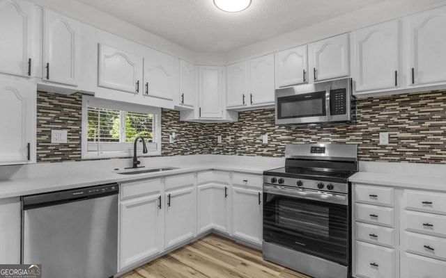 539 Pine Avenue, Midway, GA 31320
