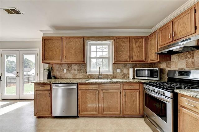 820 Meadowsong Circle, Lawrenceville, GA 30043